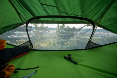 Ausblick aus dem Tentsile Stingray TreeTent mit montierten RainFly